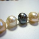 Langes Süßwasserperlen Collier 140 cm – Weiße, Apricot & Graue Echte Perlenkette