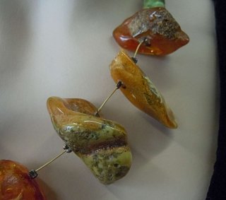 Ausgefallenes Collier mit Butterscotch Bernstein und grner Jade