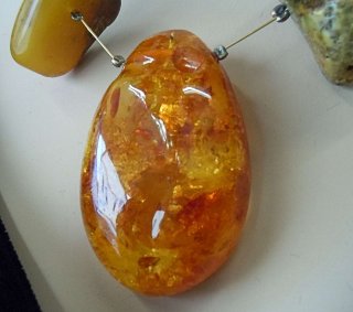 Ausgefallenes Collier mit Butterscotch Bernstein und grner Jade