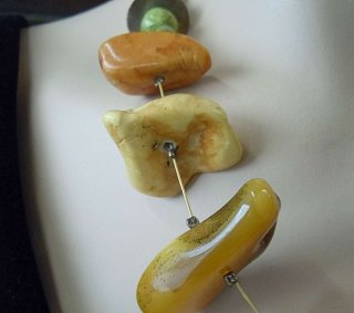 Ausgefallenes Collier mit Butterscotch Bernstein und grner Jade