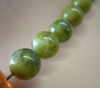 Ausgefallenes Collier mit Butterscotch Bernstein und grner Jade