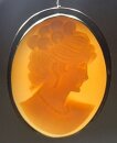 Biedermeier Muschelkamee-Anhänger, vergoldetes Kupfer – um 1840
