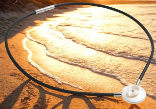 Keshi Perlen Collier am Naturkautschukband – AAA Naturton, Handarbeit aus Deutschland