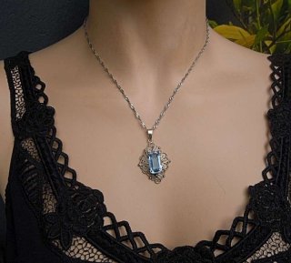 Vintage 800 Silber Anhänger mit Blautopas Filigranschmuck an Kette um,  115,00 €