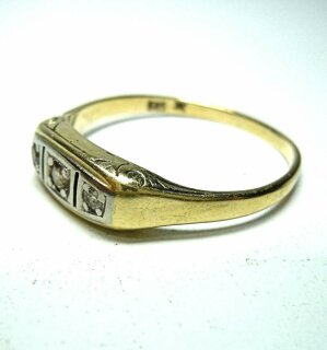 Feiner 585 Gold Ring mit 3 kleinen Diamanten RG 57