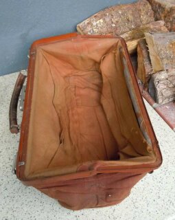 Antike Arzttasche Hebammentasche Leder mit Stoffüberzug - sehr selten