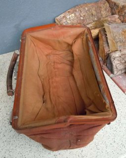 Antike Arzttasche Hebammentasche Leder mit Stoffberzug - sehr selten
