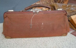 Antike Arzttasche Hebammentasche Leder mit Stoffberzug - sehr selten