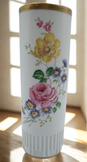 Edle Dresden-Porzellanvase mit bunter Handmalerei & Goldrand – 20. Jahrhundert, Krone-N-Marke