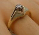 Feiner 585 Gold Ring mit 1 kleinen Diamanten RG 60