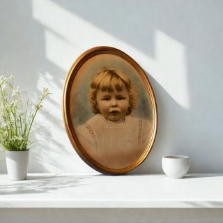 Antikes Kinderporträt 1908 – Original Tempera-Gemälde im ovalen Goldrahmen (44x33,5 cm)