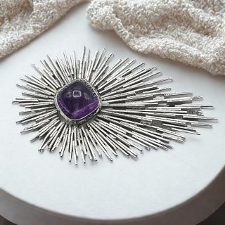 Vintage Space Age Brosche mit Amethyst – 70er Jahre Schmuckstück im Cabochonschliff
