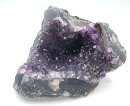 Naturbelassene Amethyst-Geode aus Basalt – Wunderkammer