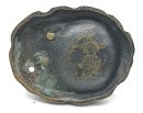 Kleine Figurine - pinkelnder Junge in Becken - 50er Jahre