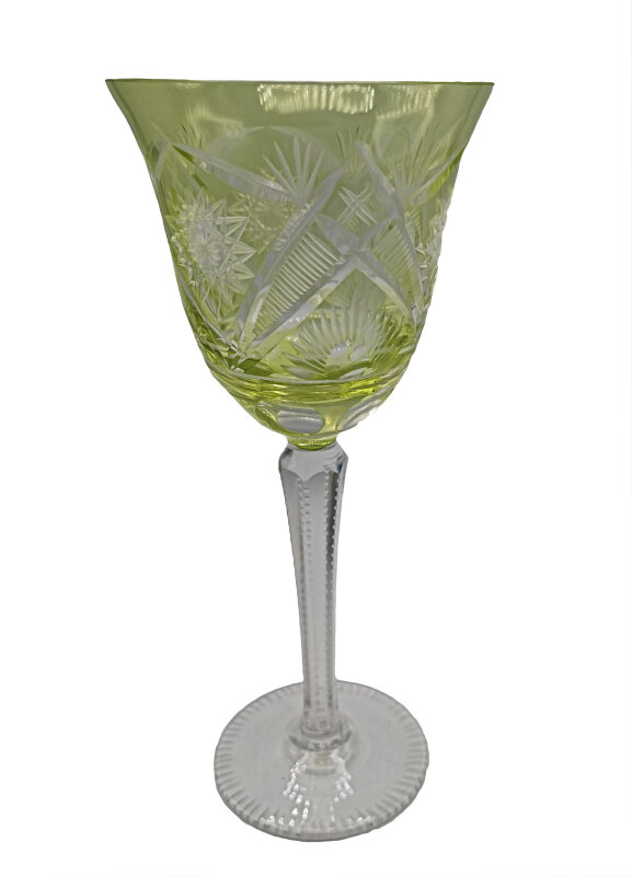 Antikglas Weinglas aus den 30er Jahren handgeschliffen gelbgrün, 23,00 €