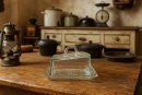 Antike Käseglocke / Butterglocke aus Pressglas der...