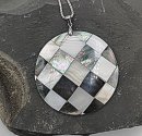 Perlmutt Amulett in Schachbrett Dekor inkl. 925 Silber Kette