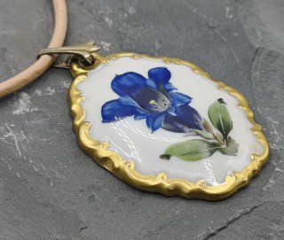 Rosenthal Trachtenanhänger Enzian handgemalt 50er Jahre