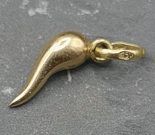 Kleiner Vintage 750 Goldanhänger – Horn