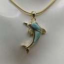 Karibischer Larimar Delphin Anhänger an Schlangenkette Silber vergoldet