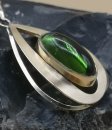 Anhänger mit grünem Stein an Venezianerkette 60er Jahre