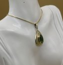 Anhänger mit grünem Stein an Venezianerkette 60er Jahre