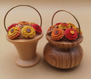 Erzgebirge Tischkartenhalter Blumenkörbe aus Holz – 20. Jh.