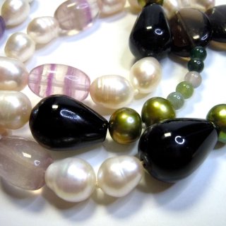 Langes ECHT Swasser Perlen Collier mit Halb Edelsteinen