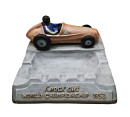 Seltener Vintage Keramik Aschenbecher mit Formel-1 Rennwagen – 1950er Jahre Design