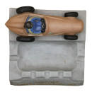 Seltener Vintage Keramik Aschenbecher mit Formel-1 Rennwagen – 1950er Jahre Design