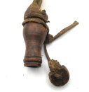 Antike Pulverflasche aus Leder mit Holztülle –...