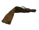 Antike Pulverflasche aus Leder mit Holztülle – Original Vorderlader-Zubehör 19. Jhd.