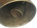 Antike afrikanische Benue Chamba Viehglocke aus Bronze mit Lederriemen – 10 cm