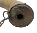 Antikes Bodenlader-Pulverhorn mit Eisenkette – um 1800