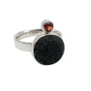 Modern Victorian Lava-Ring mit Granat aus 925 Silber – RG57